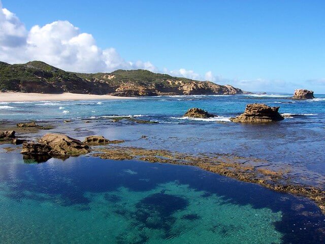 Picture of ocean from rocky shore